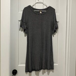 Mossimo Supply Co. Black & White Striped Ruffle Sleeve Maternity-Friendly Dress